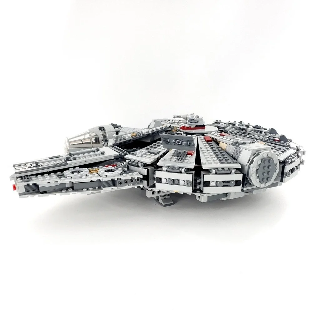 LEGO Star Wars: Millennium Falcon (75105) Incomplete w/ Instructions Manual